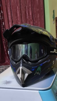 خوذه قفاز للبيع السعر 40 الف وكاني بغداد البلديات للاستفسار 0771218228...