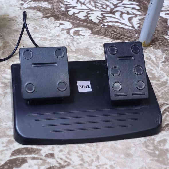 (اقرأ المكتوب)

ستيرن او مثل ما يسمونه (دركسون)
السعر ٢٥ الف و بي مجال
يشتغل على البلي٢ و ٣ و الpc
نقص التحويله الي تحول من البلي ٢ لل٣
الجهاز شغال كامل ، فقط دواسة البريك مرات تشتغل مرات لا ، تكدر تدوسها من الستيرن
+ كسر بالستيرن مثل ما موضح كدامكم
مكاني كربلاء حي المهندسين الزراعيين-قرب حي العامل 
متوفر توصيل لجميع المحافظات ٥ الاف ، يوصلك لباب البيت
*********** كربلاء
