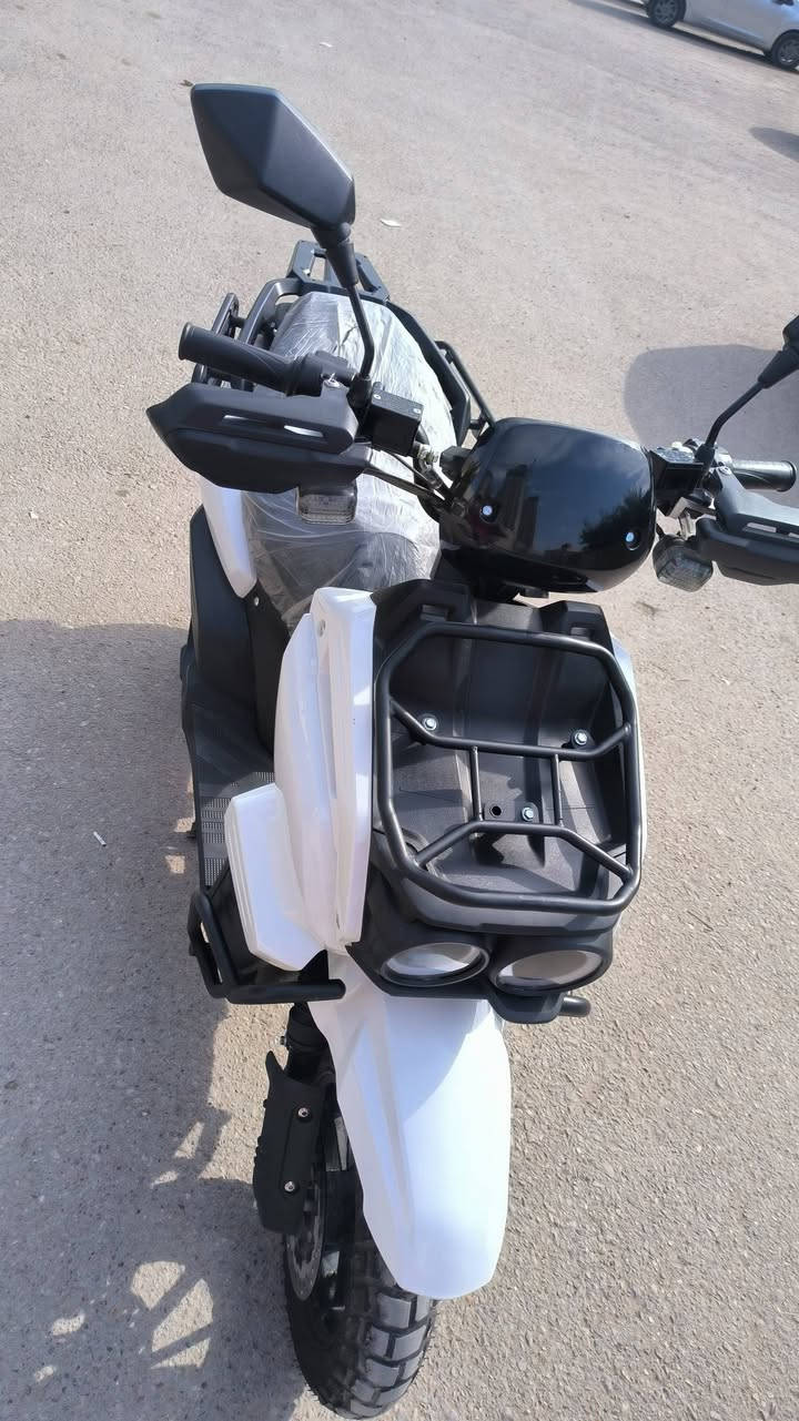 السلام عليكم دراجه شحن أباجي  زيرو مستعملة قليل  لايت عدسه زنون عالي ناصي بريكات هيدروليك خلفي امامي. ملف (3000) صاروخ بل مشي  6بطاريات مسطرة دراجه حلوه و ناعمه بل مشي  و تمشيك بل شحنه الوحده 80كيلو متر    السعر 1250
 و بيه مجال  مكاني بغداد المنصور او ساحة إلقاء استفار. *********** ‬‏بي واتساب ///
