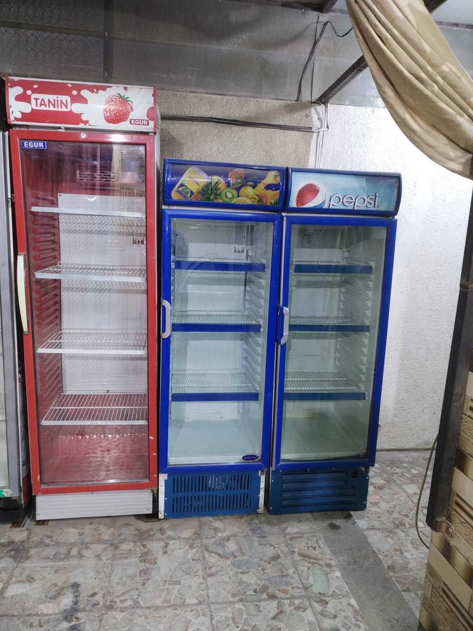 عارضات عمودي عدد 6 وعارضة مال مقبلات وطرشي قياس متر العنوان بغداد حي اور الشراي يتصل على هذا الرقم ***********
