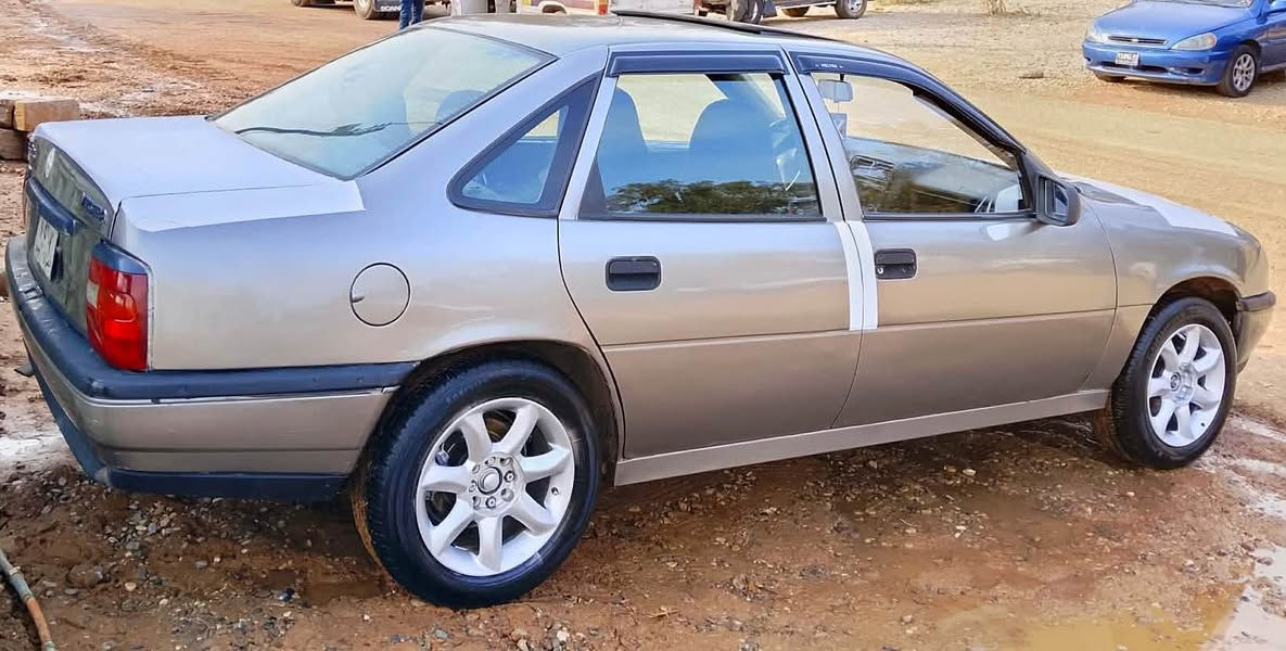 ئؤپل فيكتراي ١٩٩١ 
ئارم بلاستيك سليماني 
مةكينة ١٦ ي قايش پان 
دةعامي بؤ دةعامي بة شةرت 
جركة و ١٠٠ دؤلاري فري بدة 
دةعم ليدراوي خايس موس براوة بة شةرت 
سبوغي تازةية 
جوار تاية ويلي تازةية 
گةرمي و فلجة و كارةباي 
لايت و بةگلايتي نوي بو بةستراوة 
كامل سةيارةكة تةئمير كراوةتةوة 
هيج كوشن و دةرگايةكي نةشكاوة 
سةيارةكة نمونة جوانة 
شوين كؤية 
***********
***********
نرخي ٢٤ گةلا و مةجالي كةم كويسينجاك, أربيل
