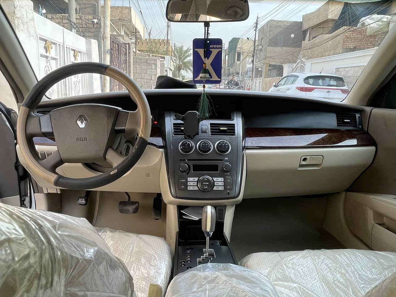 رينو سافران 2010/
4سلندر كير مكينه مكفول تبريد حداديه
غرف نظافه موضح بل صور 
باب مبدل جاملغ خلفي الايسر تصليح الايمن باب ترويج خفيف 
سياره جاهزه ايشي ماتصرف عليه سياره باسمي رقم بغداد 
سعر 85 بيه مجال مكان بغداد ***********
بل جامالغ مام بيه طخه تكحيل موضح بل صوره 
سياره مال جناي الباقي كله وضع الشركه بلاد
