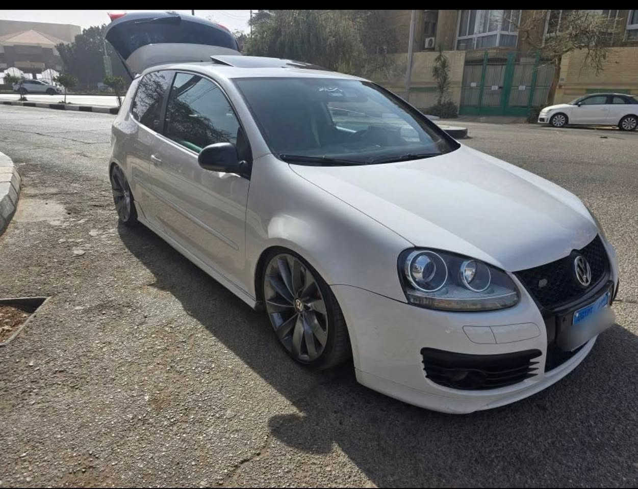 Golf 5 coup
2009 R 32
3.2 6 CLYNDER 250H.P
80 km 
system
فبريكه بره وجوه بالكامل 
رخصه سنه ونصف 
صالون R COUP
جنوط شيروكو الكتروستاتيك
عفشه اير 
طارة GTI 
مقبض DSG 
كنترول CHH GOLF 6 
مرايات ضم 
كاسيت 
MIB2 
عداد R 300
سقف بقوايم الكانتارا
التواصل خاص 
مطلوب ٨٥٠ الف


**إذا كنت صاحب هذا الإعلان وتريد حذفه لأي سبب، رجاءا أرسل رسالة إلى الدعم الفني**