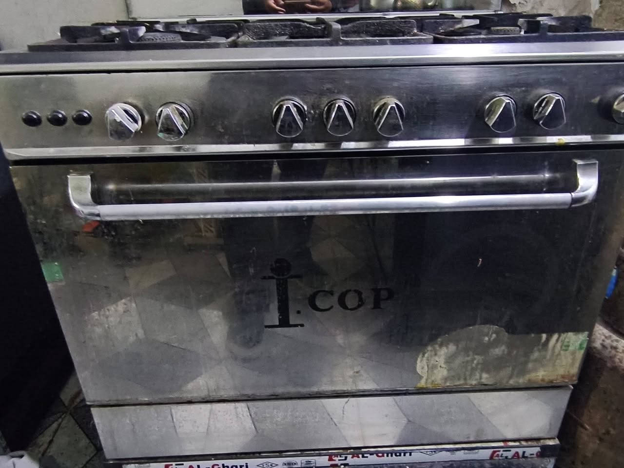 سلام عليكم  طباخ.نضيف خمس  عيون   فقط الفرن ميشتغل السعر 150وبي مجال 
 مكانه  نجف. اتصل ***********
