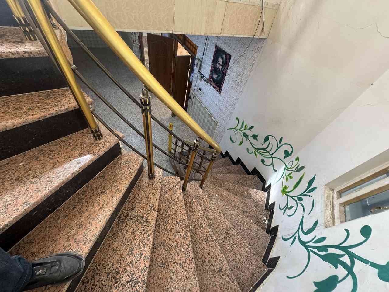 يالله يتوفر لدينا بيت 200 م في شط العرب الفيروزيه قريب جداً ع الاربع سايدات طابو زراعي سند 25 بسم عراقي نسخة من الطابو ومكاتبه ووكاله البيت ثلاث غرف وصاله واستقبال وكراج سنة البناء 2022 السعر مناسب 140 وقابل لتفاوض
*********** مكتب عقارات السيد
