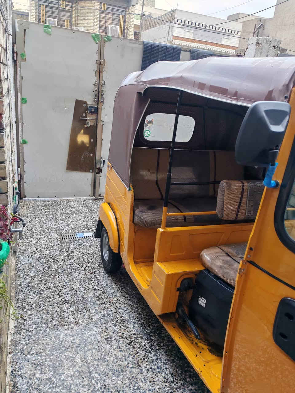 سلام عليكم شباب تكتك 2020 شهر 4 محرك خير من الله لا تنقيص ولا تبغير تكتك رقم بغداد بسمي تخم تاير جديد تكتك جاهذة لشغل السعر 6600 وبيهة مجال بيهة ضربة بل غلد بكاني بغداد الكمالية رقم ***********
