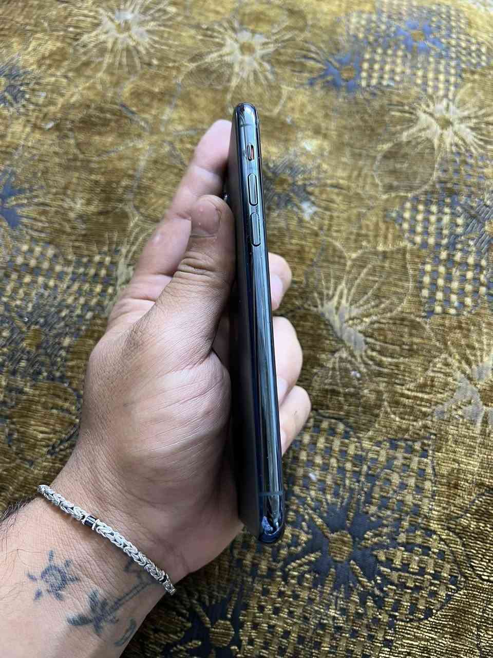 ايفون 11برو ذاكره 64 بطاريه 71 نموذج mالجهاز وتر ما مفتوح وين ما يعجبك افحص الجهاز كلش كلش نضيف مابي اي خلل ابد مكاني بغداد حي الاعلام شارع البداله السعر 225 وبي مجال 
***********
