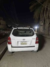 توسان مديل 2010 سياره بيه قطعتين بدون دواخل سياره كير مكينه حداديه جدد...