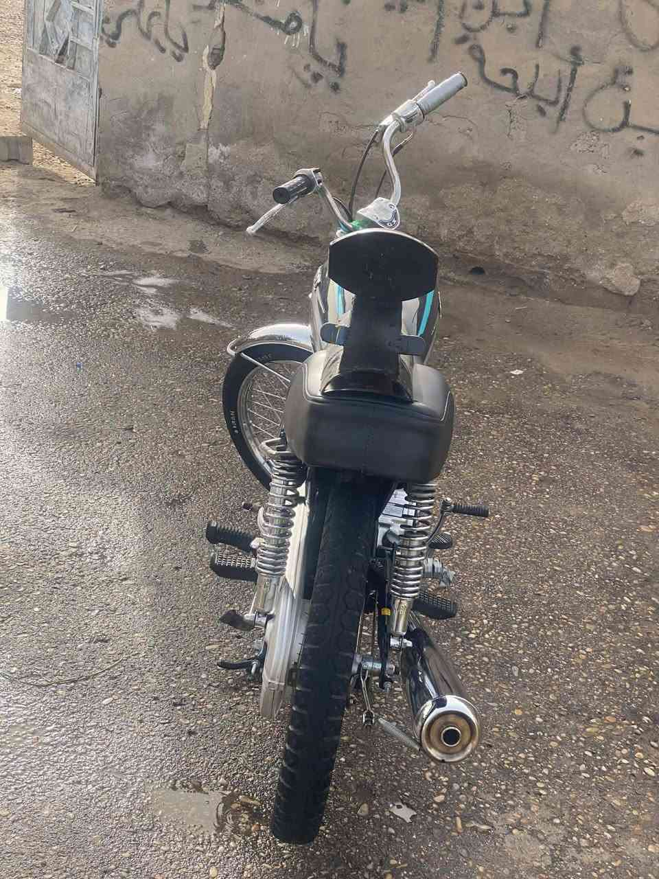 السلام عليكم وين الي يدور نضيف وين الي يدور اصلي دراجه نامه شلامجه موديل 25معمره جديد صارله شهرين من معمره مكفوله من الشخط مع نزال باكستاني السعر 800وبيهه مجال حك الجيه      رقمي *********** مكاني ميسان علي الشرجي مو ب العماره علي الشرجي
