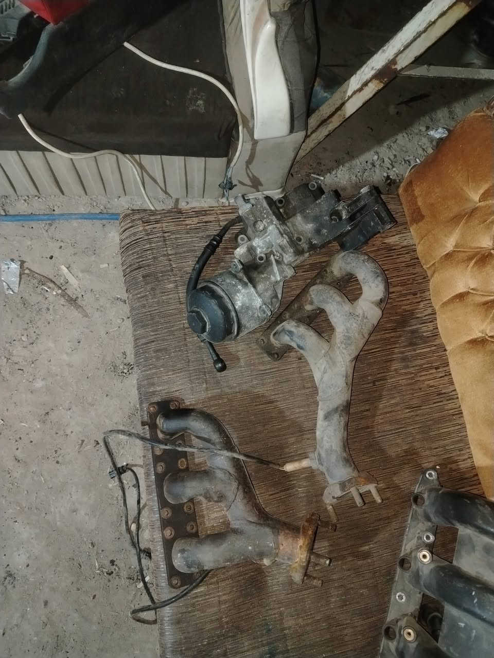 السلام عليكم عندي محرك بي ام 525 مسكر فانوس الكور مفطور السلندر نضيف والدكشنات مال 28 الكيجات مال 46. موديل 2001. مكاني بغداد     ***********
