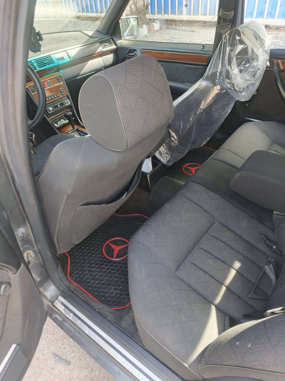 إخوان سياره ما ناقصه شي نقصه فقط بور ينضح وكبريسر منضومه التبريد كله جاهزه سيار مصروف عليه (أقره التفاصيل كله وتصل خالي العزيز)يا الله بسم الله الرحمن الرحيم مارسدس للبيع الغالي العزيز الي ما ينعجب بل سياره اطلب منك لا تعلق تعليق سلبي وشكرااااا
مارسدس للبيع موديل 1992 محدثه بيبي شبح السياره بلاد مصبوغة عام الجماليه السياره تعمير درجه اولى من الدعاميه للدعاميه السياره متعوب عليه حيل الله وكيلك السياره غرفه جديدة بل كارتون محرك حاويه شادله ما صرله أهواي تخم تايرات جدد تخم وياله جديد رقم بغداد تحكم كشن السائق حداديه جديدة  قواعد الدبل شركه السياره تأخذه ما تصرف عليه ربع جاهز من كلشي السياره نضيفه بمعنه الكلمه السعر(80) وبي مجال انته تجي وشوف وتقتنع ونخصم سعر أحسن  
خالي العزيز ما عجبك اي شي بل منشور اعبره وتحصل الاحسن 
السوك كلشي بي التواصل الرقم *********** وشكرا مكاني الكوت مركز المدينه ما موجود عل تواصل اتصل وتدلل
