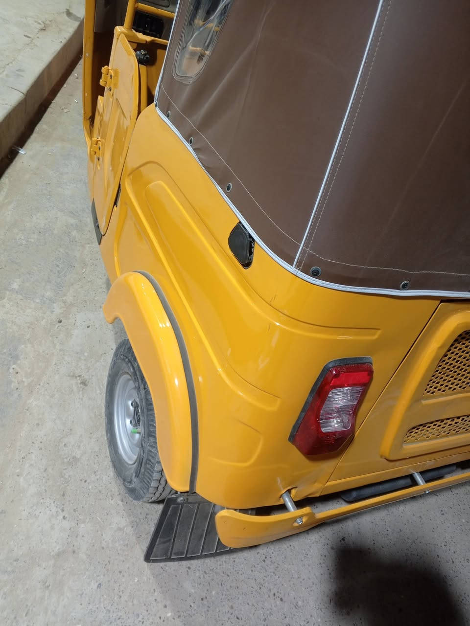 سلام عليكم 22 مضلع  ام لكنر محسوبه عل 23 رقم وسنويه  تكتك تبوع عله خت جديده  مكاني نهيت حيور سبع قصور شارع ابو علي رقم لهاتف ***********
