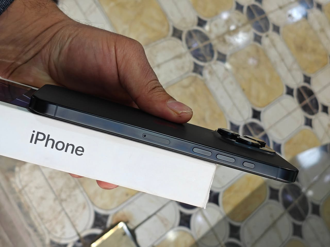 السلام عليكم 
ايفون 16 بروا ماكس ذاكره 256 بطاريه 💯% مشحون فقط 72 مره لوووك أخو الجديد ظمان ماستر وكاله بعده داخل الظمان 
وظمان من المكتب 3 أيام من أي خلل أو صيانه كذالك يوجد نظام اقساط على حاملي ماستر كارد الرافدين حصرا وبدون مقدمه ... مكان المكتب بابل يوجد توصيل محافظات


**إذا كنت صاحب هذا الإعلان وتريد حذفه لأي سبب، رجاءا أرسل رسالة إلى الدعم الفني**