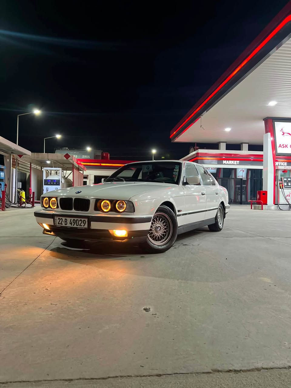 BMW 1991 525

سەیارەکە فول فولە بی نەقسیاتە تەبرید لە سلۆری هەموو قەلبی بە شەرتە گێر مەکینە و کارەبیایات و بەناوکردیش بەشەرتە جەمپەکی خەفیفی پشت و پێشی هەیە رەقەم سەنەوی هەتا 2030 نوێیە بۆ پەیوەندی *********** أربيل, العراق
