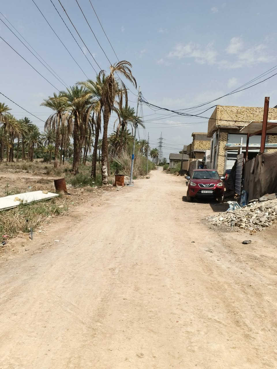 السلام عليكم
‏دار للبيع ...

‏-المساحه 150 متر زراعي سند 25 

‏-الموقع ..

‏الجدول الغربي مجاور كاظم ابو الغسل 

‏مكان 

قريب‏ للزوار 150 متر عن الشارع العام 

‏بالشارع الرئيسي للحي.

‏-تفاصيل //

‏يحتوي على استقبال 4 / 6

‏صاله 4 / 6

‏غرفة 4/5

‏صحيات داخلية 2٫5 /2٫5

‏صحيات خارجية 

‏-تفاصيل البناء .

‏بناء طابوق +كونكريت مسلح 

‏الرباط جعوب 

‏كهرباء بواري

‏مجاري شغل درجه اولى 

‏ارتفاع الدار من الخارج 1٫5 عن الشارع

‏ارتفاع البناء من الداخل 3٫5

-ملاحظة البيت مو كامل

‏-للاستفسار الاتصال أو المراسلة واتس اب على الرقم ***********

‏
