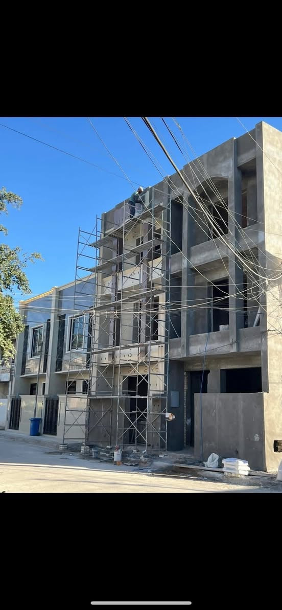 للبيع ٥٥عدد ٢تون ثلاث طوابق الموقع حي الجهاد المخابرات خلف شارع ٦٠ خلف جامع محمد رسول الله متكون من ٣غرف نوم صحيات ٢ صاله مطبخ منور للاستفسار *********** ابو علي مكتب الخالدي
