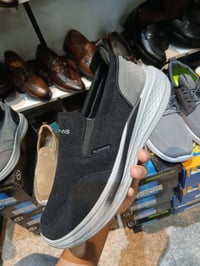 زبائنا الكرام  السعر 25 الف توفر هذا الموديل الطبي الوزن خفيف مريح  مت...