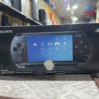 للبيع: جهاز PSP 1004 (الإصدار الأصلي الفخم) بحالة ممتازة! عاشق الألعاب...