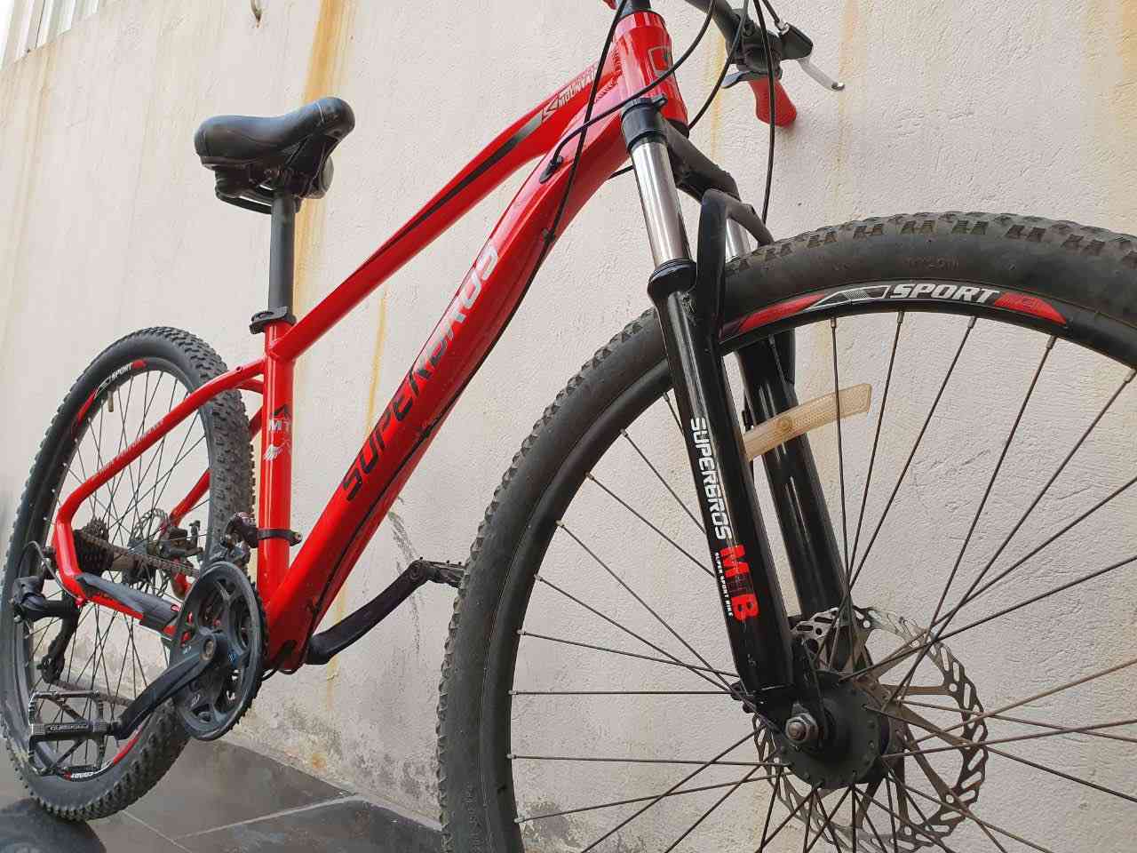 ماركة SUPER BROS
حجم 27.5 
بريكات دسك واير دفن داخل اللشة ماركة Ok
شفترات ماركة SUNRUN 
دشالي امامي 8x3 خلفي سستم شيمانو اصلي 
اللشة حديد 
ركبة ماركة wake الالمنيوم 
ويالة حجم 27.5 فافون 
دبل امامي قفل فتح شغال 
للتواصل خاص او واتساب 
***********
