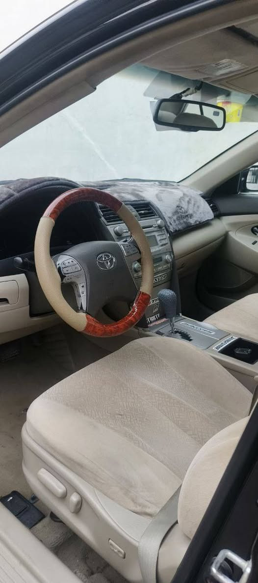 ‎کامری مۆدێل ٢٠٠٩ هابرێد  بێ بۆیاخ
‎فول مواسەفاتە بە سڵایدی نییە 
‎سوکان ڤۆلیۆم 
‎تحدید سورعە
‎بەسمە 
‎کوشن کارەبا 
‎تەبرید لەمس
‎گێڕ و مەکینە بە شەرت مەکینەی لۆکی ئەوروپی لەسەرە تەقەو ڕەقە بە شەرت بە شەرتی تەحویل و خرامە نرخی ٩٥ مەعامەلەیە کەم *********** شوێن سلێمانی السليمانية, العراق
