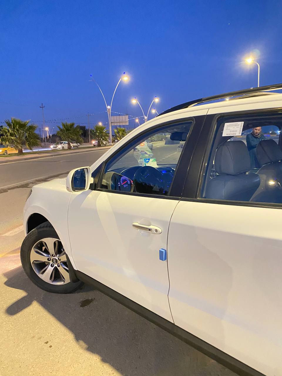 السلام عليكم. هونداي سنتافي 2012 خليجي .فول مواصفات 1\1 رقم بصره الجديد سنويه لل٢٠٢٨.باسمي تحويل ثاني يوم  مكفوله كفاله عامه من الضربه والصبغ والتبديل بيها بارد فقط ماشيه 176الف. سياره جديده  فول مواصفات 1\1. فتحه سقف.  شاشه اندرويد HD. كامره خلفيه. اشاير بلمرى..  7راكب. تبريد 3 قطع خلفي وامامي.تخم تاير  ويلكب 19 نيكل. مرايات شفط. دواخل بيجي عسلي مطعم بصاج خشبي. ودشبول صاج. لد خلفي امامي.  مكينه (4 سلندر. 2400 )   اخوان السياره بلكارتون  ( وبلعافيه علياخذهه  لان سياره مامتعوبه وستخدام شخصي. )  سعر 150وبيها مجال حك جيه مكاني بصرة الإستفسار اتصل (***********)
