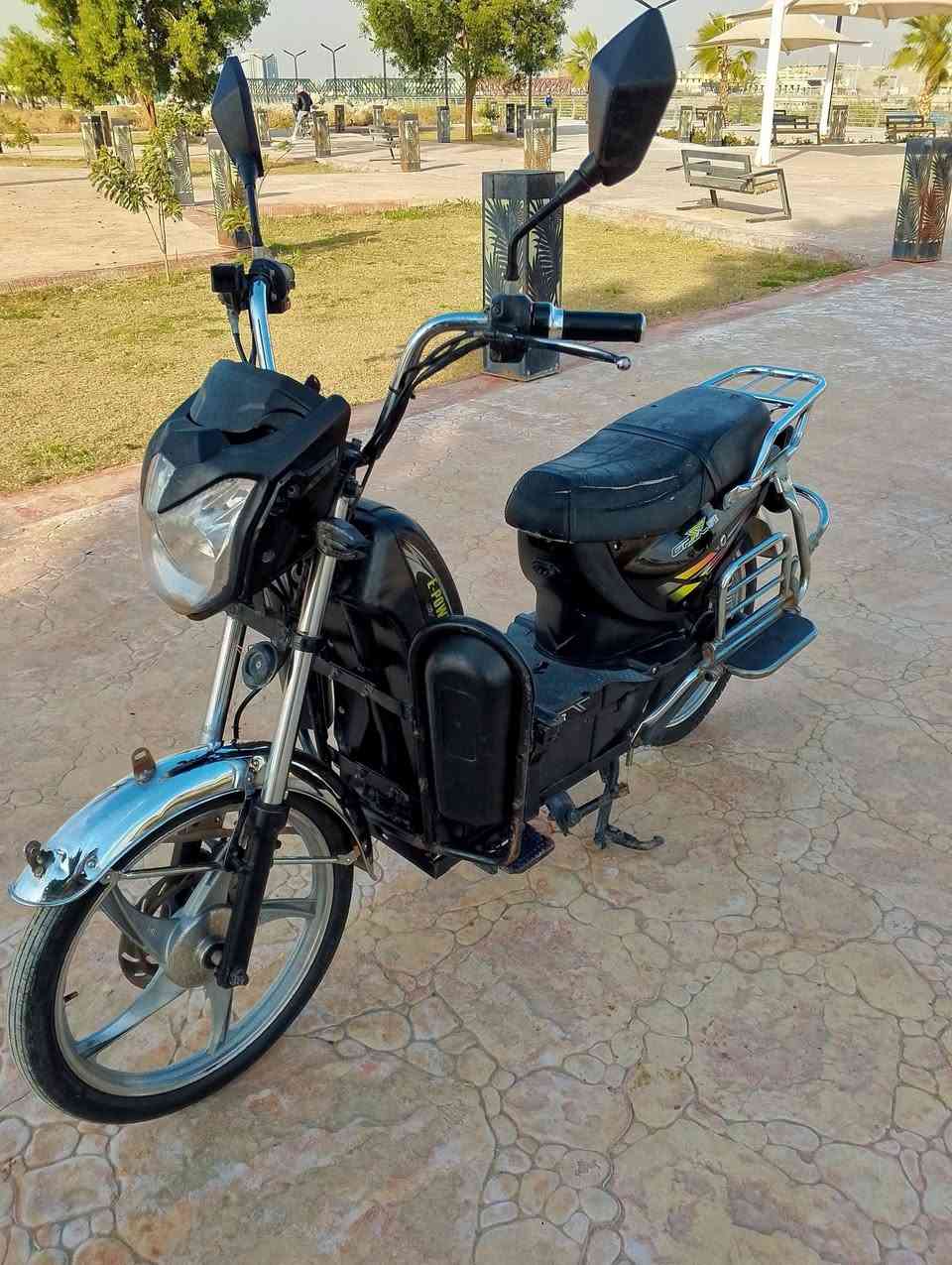 دراجه نوع هارلي للبيع سعر 350وبيه مجال للشراي بطاريات عل فحص وان ميعجبك افحص كهربايات شقاله للستفسار ***********.  ***********
