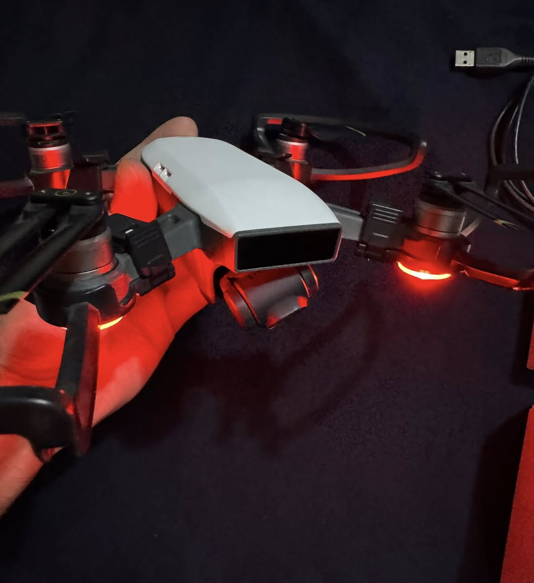 درون من شركة DJI للبيع
DJI SPARK

كامرة 4K كمبل تصوير يخبل
بيها تتبع اشخاص وسيارات وغيرها
تصوير احترافي

حساسات اصطدام اكثر من 5 بيها

ثبات قوي جدا ضد الرياح جيروسكوب داخلي
 
مروحة تبريد بيها تطير بلصيف طبيعي
جبتلها ريش وبطارية جديدة لوك بعدهن

للاستفسار التواصل خاص


**إذا كنت صاحب هذا الإعلان وتريد حذفه لأي سبب، رجاءا أرسل رسالة إلى الدعم الفني**