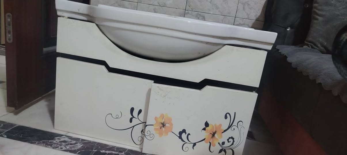 مغاسل الكبيرة ب 30 الف والصغيرة 15 الف  والغربي 30 الف وبيبان حمام الواحد 50 الف قياس طرل 2 متر وعرض 80 سم المكان بغداد جميلة الاولين للاستفسار الاتصال بصاحب الاغراض


**إذا كنت صاحب هذا الإعلان وتريد حذفه لأي سبب، رجاءا أرسل رسالة إلى الدعم الفني**