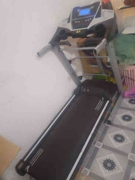 سلام عليكم جهاز جري لبيع سعر 300 مكاني بغداد العبيدي حي الرئاسة رقم الهاتف ***********
