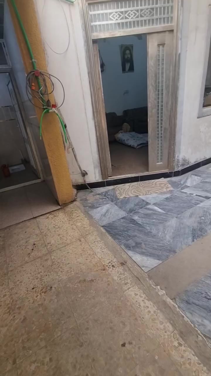 المساحه /135 متر
العنوان/حي الزيتون _خلف سنتر الزيتون 
سنه البناء/ 2018 
السعر / ٢٠٠ مليون بي شي قليل
البيت نظيف جدا يحتوي على ثلاث مجاميع صحيه 
الطابق الثاني يحتوي على ثلاث غرف وجموعة صحية 
طابو صرف بأسم المالك 

التفاصيل داخل الفيديو 

رقم التواصيل/ *********** 
اتصال فقط
