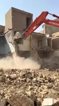 مستعدون لتفليش البيوت القديمه وستلام أرض جاهزه للبناء 07740226382 ويكو...