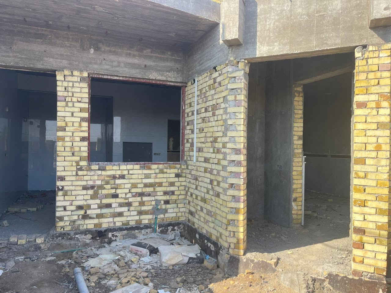 بيت للبيع في منطقة #الموقع_العسكري ركن على ساحة خضراء مساحة 200 متر
رقم القطعة بالالفين (كهرباء+مجاري+ماء)

مطلوب اسكان 45 (يتحول على المشتري) 
سعر النقد 78 بدون الاسكان 

السعر الكلي 123
للتواصل: ***********
