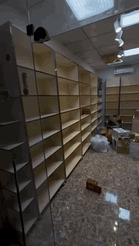 للبيع رفوف  عداد12+الميز  استعمال بصيط  مكاني بغداد بوب الشام تفاصيل 0...