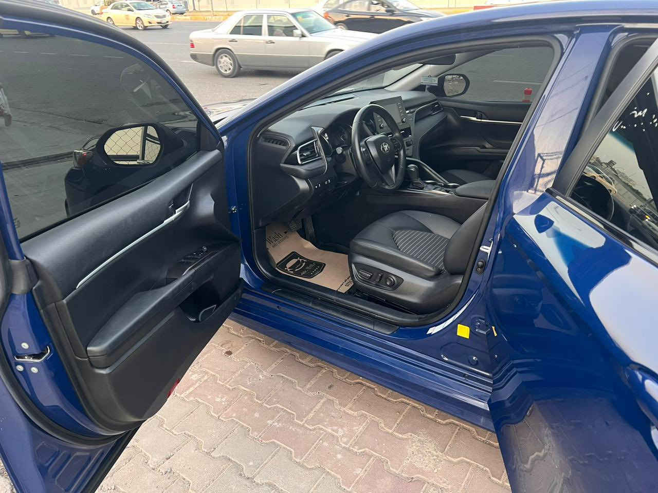 السلام عليكم
كامري كامري SE Night Shade موديل 2023 
وارد امريكي بدون ايرباك فقط الدركه راجع سستم
سياره ما ناقصه شي جاهزه من كلشي وخير من الله 
مواصفات الseالمعروفه 
حرك اربعة سلندر 2500 بانزين
كراسي جلد بلادي
كراسي كهرباء 
تحكم ستيرن
 شفتات سرعة بالستيرن
رادار امامي رادارات جانبية
مانع اصتدام
قياده ذاتيه
تحديد مسار
مانع انزلاق
شاشه كبيره 
كار بلي
لايت زنون
تشغيل عن بعد 
ويل TRD بلادي اصلي
والموصفات المعروفه ما يحتاج نذكر بعد
ماشيه ٩٣ كيلو
السياره الضرر واضح بالصور بجم كبس وبيها تبديل قطعتين نفس اللون بلادي 
مرقمه اربيل بسمي 
رقم وهزه جديد دخول جديد 
السعر215 وبيهه مجال 
مكان السيارة بغداد

رقم الهاتف 
***********
