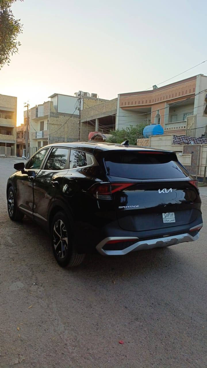 كيا سبورتج 2023
وارد أمريكي فول مواصفات عدى الفتحه 
دعاميه الاماميه فقط ( بدون أيرباكات مكفوله )
المواصفات....
رادار أمامي 
رادار خلفي 
شاشه كبيره متصله 
تحديد مسار 
حساسات اماميه وخلفيه 
تحكمات ستيرن جهتين 
كراسي كهرباء 
تدفئه تبريد لمس مناخ منفصل 
داخل اسود جلد 
قطعتين تبريد 
بصمات أبواب وجنطه وتشغيل 
ويل كب كروم 
تخم تايرات جديد 
ماشيه ٢٢٠٠ كيلو فقط 
وبعد اكو مواصفات ما ذكرتها 
السعر 220 ورقه مكاني بغداد 
مثبت لوحات بغداد الجديدة 
للاتصال على الرقم ***********
