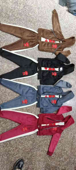 قاتی ٣ پارچەی قەدیفە 
قیاسی ١ ساڵ تا ٤ ساڵ
بە ٥ ڕەنگ و ٤ مۆدێل بەردەستە
سلێمانی گەیاندن هەیە
***********
