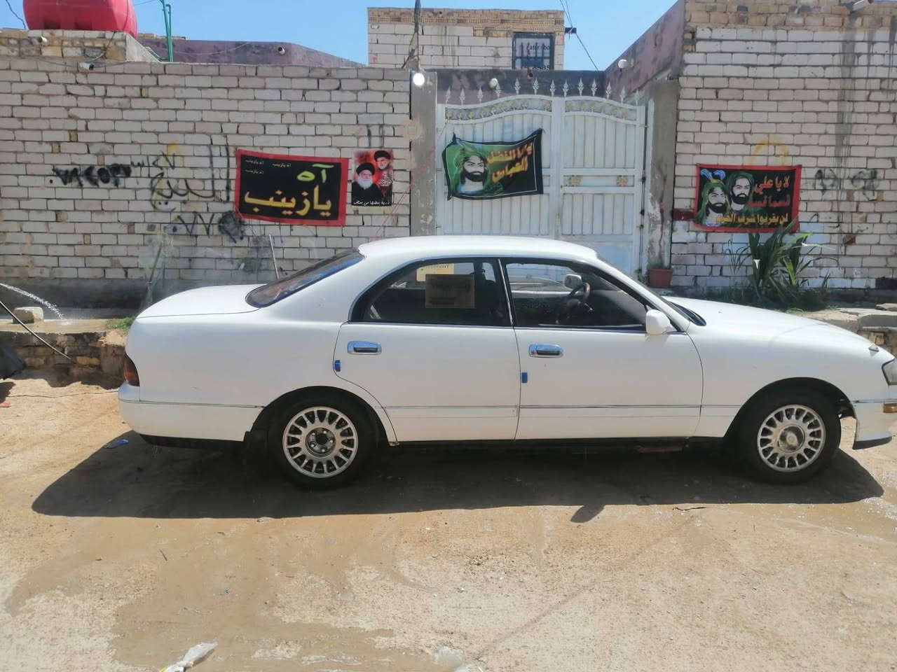 السلام عليكم اخوان سياره للبيع بطه موديل 92 سعر السياره 23 وبيها مجال سياره مشروع وطني مكان السياره نجف رقم الهاتف***********

