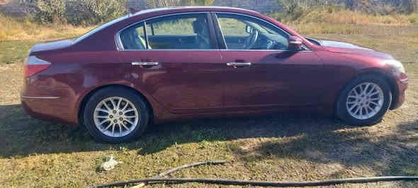 سياره نوع جينيسز موديل 2011 رقم بغداد الون ماروني ضرره جاملغ وشبر بلبنيد سعرهه 110 ورقه وبيهه مجال للتواصل الرمادي 
***********
