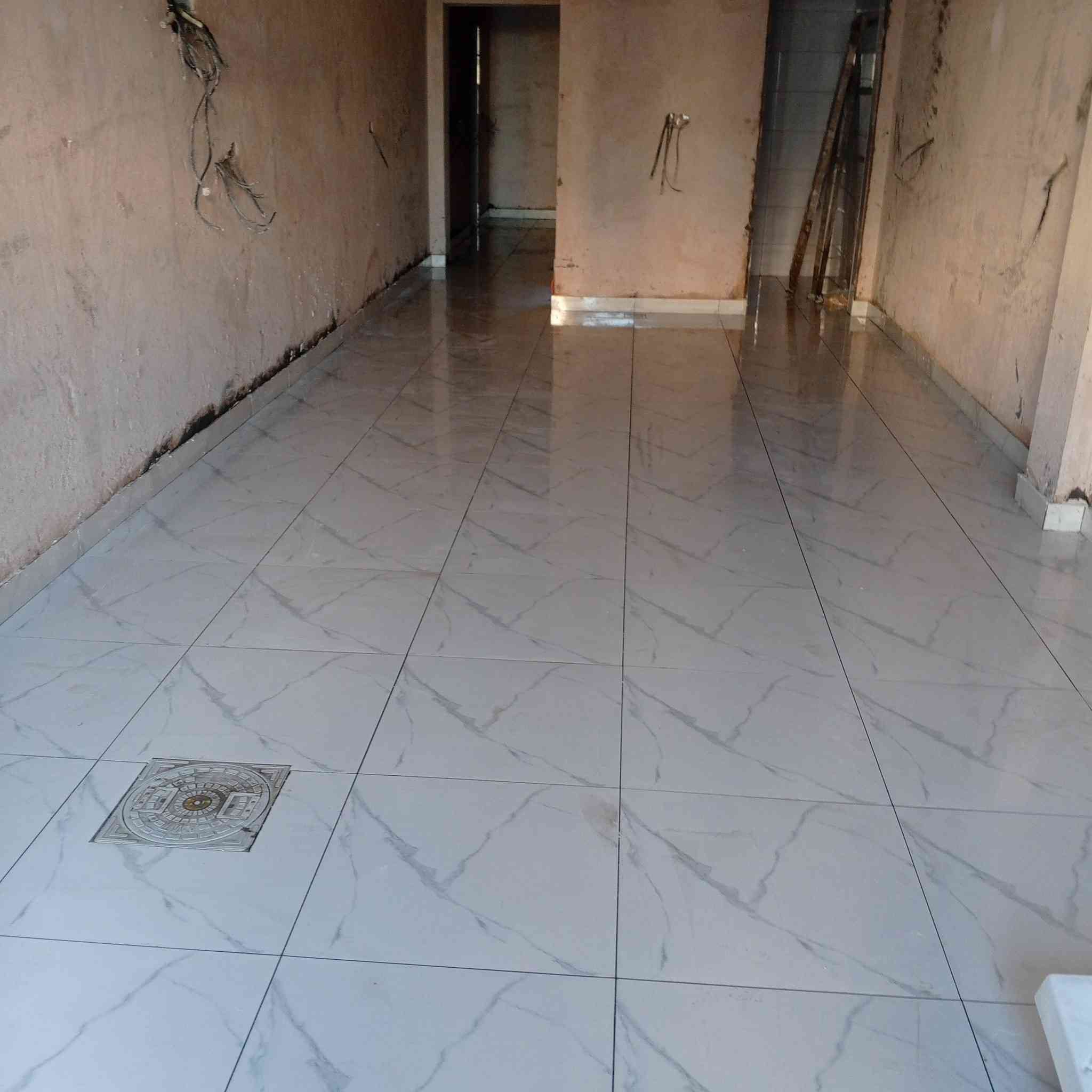 خلفة سيراميك وبورسلين جداري وارضي متفرغ حاليا عمل داخل نجف ***********
