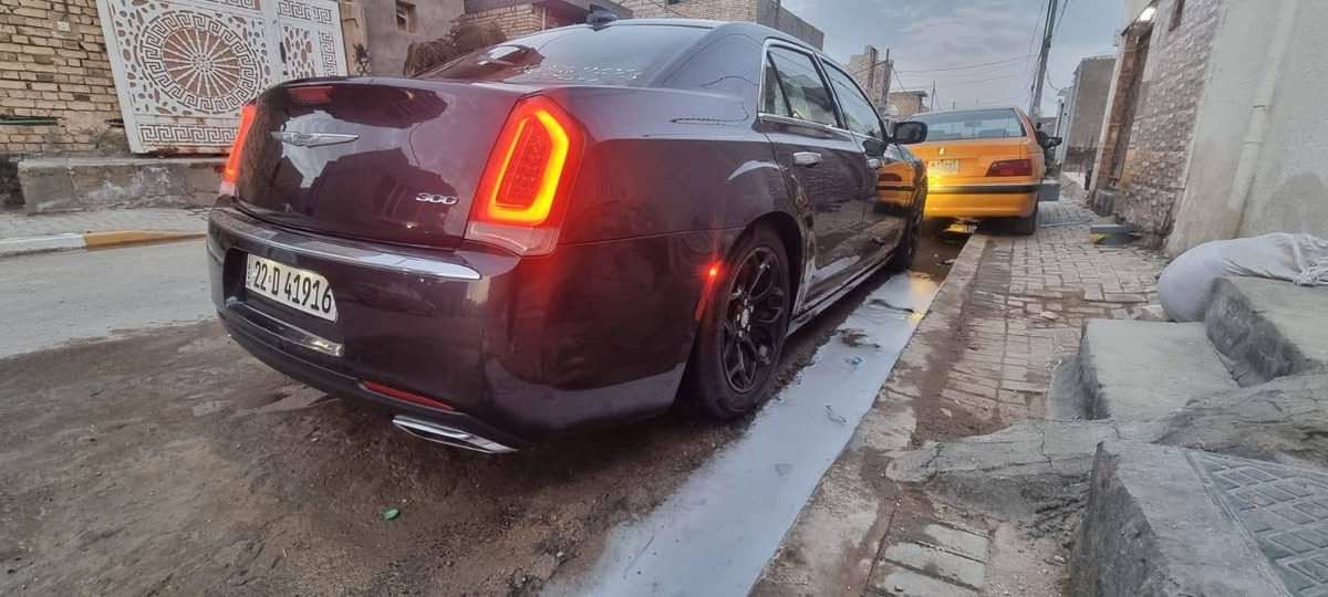 السلام عليكم
للبيع كرايسلر C300 اوباما 
2015 رقم اربيل انكليزي الدولي شرط التحويل هزه جديده V6/3600
تو ويل
كلين دعاميه فقط

تخم تاير تدفئه تبريد كله جاهز
المواصفات/
كير ماوس 8 نمر
بانوراما قطعتين
تشغيل عن بعد
كشنات تدفئه تبريد
كشنات كهرباء جلد 
لايت زينون عدسه
شاشه كبيره تدعم كاربلي
بصمه تشغيل وأبواب
كامرا خلفيه
ستيرن كهرباء
تبريد قطعتين
تحكم ستيرن جهتين مع مثبت سرعه
مري كهرباء
برده خلفيه كهرباء
ويل18 بلادي
باقي المواصفات معروفه
السياره جاهزه ومال جناي 
سعر 200$ وبيها مجال 
مكاني الديوانيه 
***********
***********

