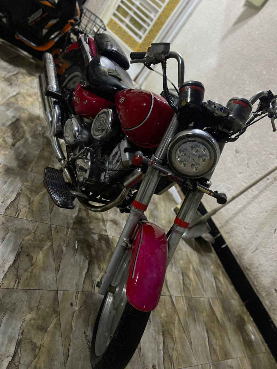 السلام عليكم دراجه  كروز (Cruiser) متروكه خمسه كير كلاسيكيه موديلDaystar VL 125 / 250 التواصل على هذا الرقم ***********
.السعر 600
الدراجه بدون أوراق(*كلك*)
