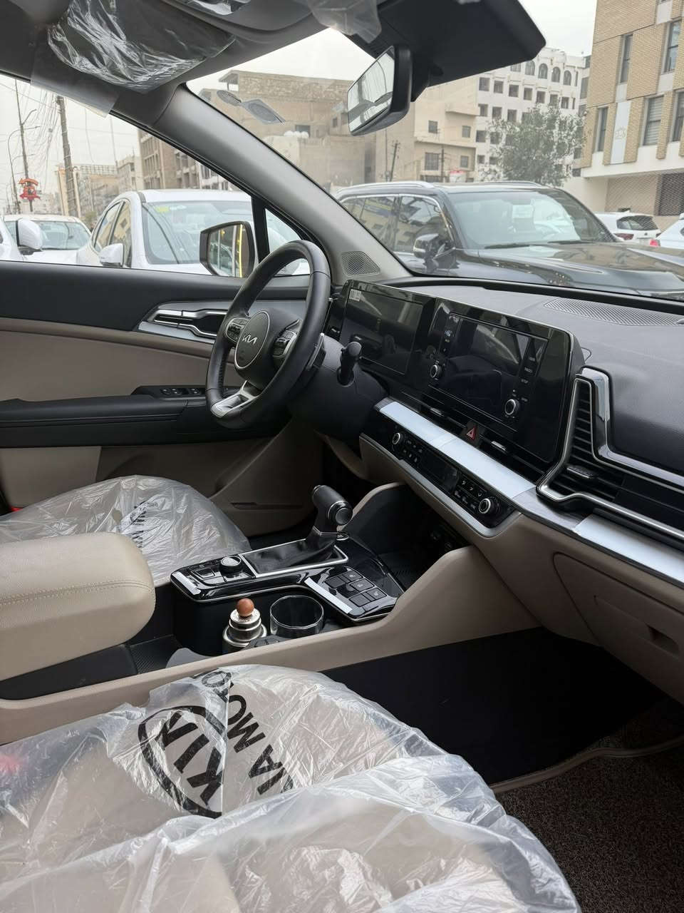 كيا سبورتج خليجي ضمان
موديل 2025 
ماشيه 11  
السياره فول مواصفات عدا البنوراما 
كشنات كهرباء
صندوق كهرباء 
كشنات تدفئه 
ستيرن تدفئه
شفتات ستيرن 
باقي مواصفات معروفه 
ملاحضاتهه موضحه بالصور رصعه وشخط 
باقي السياره جديد 
دهن فلاتر بالشركه
السعر 237 وبيها مجال 
العنوان الكراده 
للاستفسار ***********
