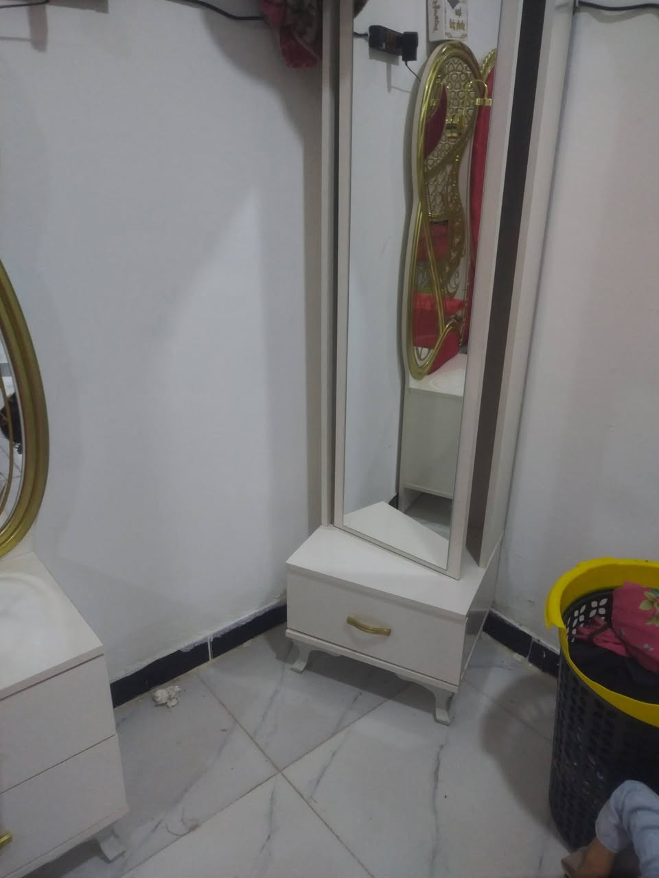 السلام عليكم غرفه نوم تركي المندر ويها مستخدمه شهر واحد فقط السعر1600 وبيها مجال بسيط ***********رقم الهاتف
