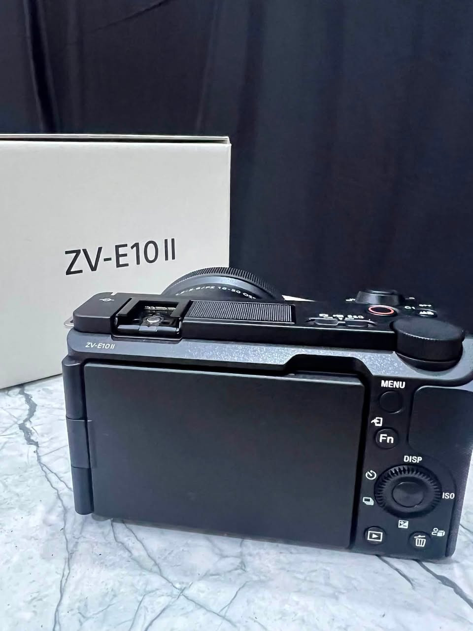 كامرة سوني
ZV E10 II
جديدة قبل اربع ايام شتريتها وهسه ارد ابيعها 

طبعا الكامرة ميجي وياهه بس بطارية وحزام من تشتريهه من الشركة
لكني اني مشتريلهه:
ستاند كبير
رام 64GB الاصلي 

السعر مليون و 650 الف 

غير هذا السعر ما ابيع اللي يشتري بس يراسلني


**إذا كنت صاحب هذا الإعلان وتريد حذفه لأي سبب، رجاءا أرسل رسالة إلى الدعم الفني**