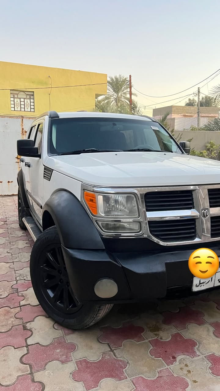 السلام عليكم من رخصة الادمن
سيارة نيترو 2008 وارد أمريكي مكينة 3700 مبدله قبل فترة السياره حلوه مثل ما موجودة بالصورة  مسويه عليه هاي الإضافات (الجناح والدواسات ويل كب مالت اوباما)

مكان السيارة النجف الاشرف -قضاء المناذره 
الرقم للتواصل: (*********** ابوليان/*********** ماهر )
سعر السيارة 110 وبيه مجال
