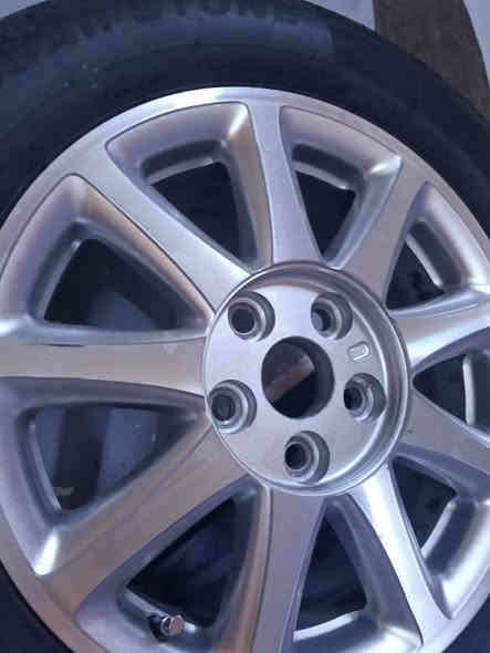 السلام عليكم 
ويل لبيع نجمه حجم16
يرهم جنون ويرهم راس الثور 
حاويه مصبوغ ومجلي 
بي تخم تاير زيرو 
مكاني البصرة خور الزببر 
رقم الهاتف ***********
السعر 525
