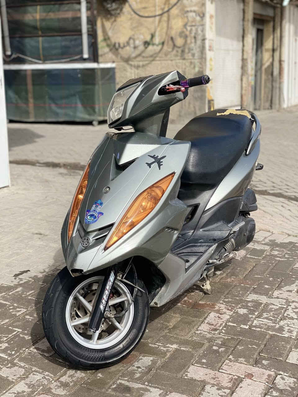 سلام عليكم دراجه جيتي ار لبيع برغي ممفتوح كفاله عامه من مكينه الكفر بس عيبهه كفر بي شويه شخوط كفاله عامه دراجه ماخده من معرض يوسف جويه قبل 6اشهر مديل 2009ماخذه مليون 200. رايدهه 900 وبيهه مجال قليل رقم بس وتساب بي *********** تصل وتساب،
