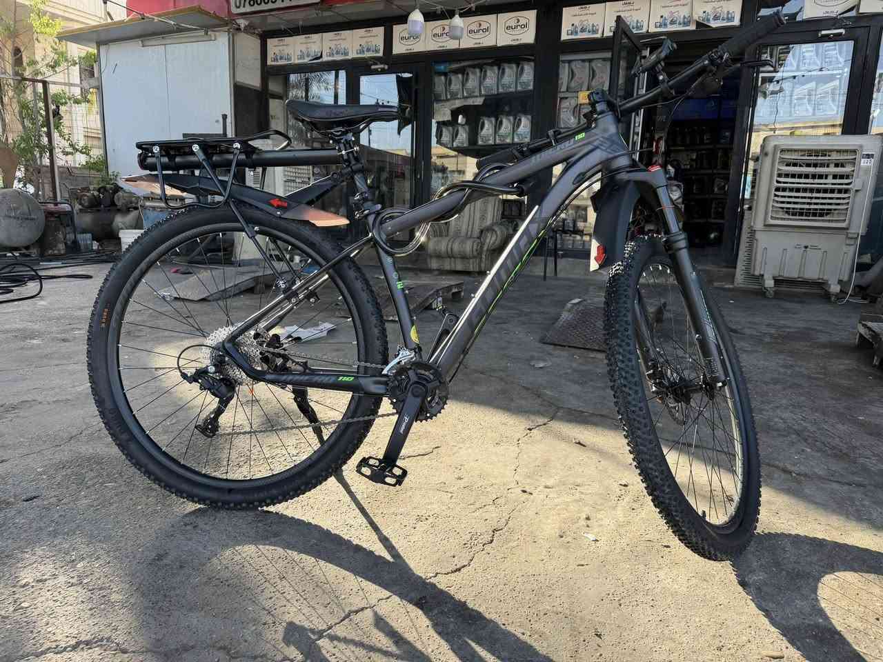 السلام عليكم بايسكل ماركة (GOMAX) ماليزي 🇲🇾
مستعمل 15 يوم 
دراجة هوائية (بايسكل bicycle)

حجم 29

مقر الشركة الموزعة للمنتج (ماليزيا)

المعدن المنيوم

وايرات مبدلات السرعات دفن داخل الهيكل

الدبل (ممتص الصدمات) نظام غاز (ضغط هواء)

مبدلات سرعات مزودة بشاشة رقمية

سرعات امامية عدد 2

سرعات خلفية عدد 9

سستم السرعات من ماركة micro tech

زودت هذه الدراجة بعدد كبير من احجام gearbox لضمان سهولة التنقل واكتساب السرعة في الشوارع المنبسطة وصعود المرتفعات (الجسور) بسهولة وسلالسة تامة

المكابح (البريكات) نظام ضغط بزيت الهايدروليك (دهن) ماركة micro tech لضمان الوقوف السريع للدراجة بضغطة يدوية خفيفة جدا

ويالة المنيوم مصنوعة بتصميم مجسر (طبقتين) لتحمل الاوزان العالية والمطبات والطرق الترابية الوعرة

اطارات (تاير) حجم 29 من شركة DURO صنعت من مواد المطاط المقاوم لدرجات الحرارة العالية

السعر 425 الف ***********
