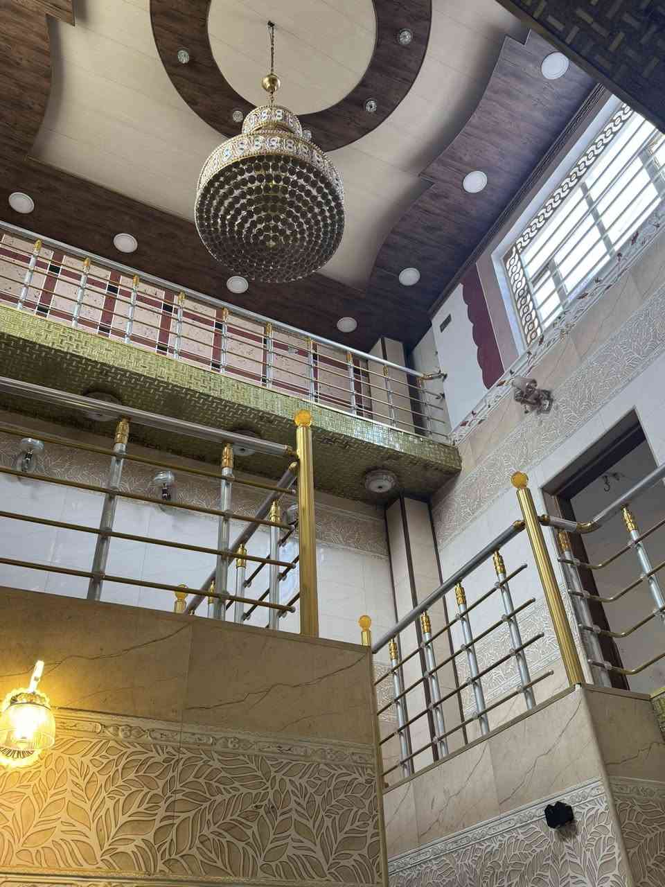 الجديدة الرابعه شارع المدينه بيت ركن ٨٠ متر طابقين بناء عكاده نظيف وفارغ ***********
