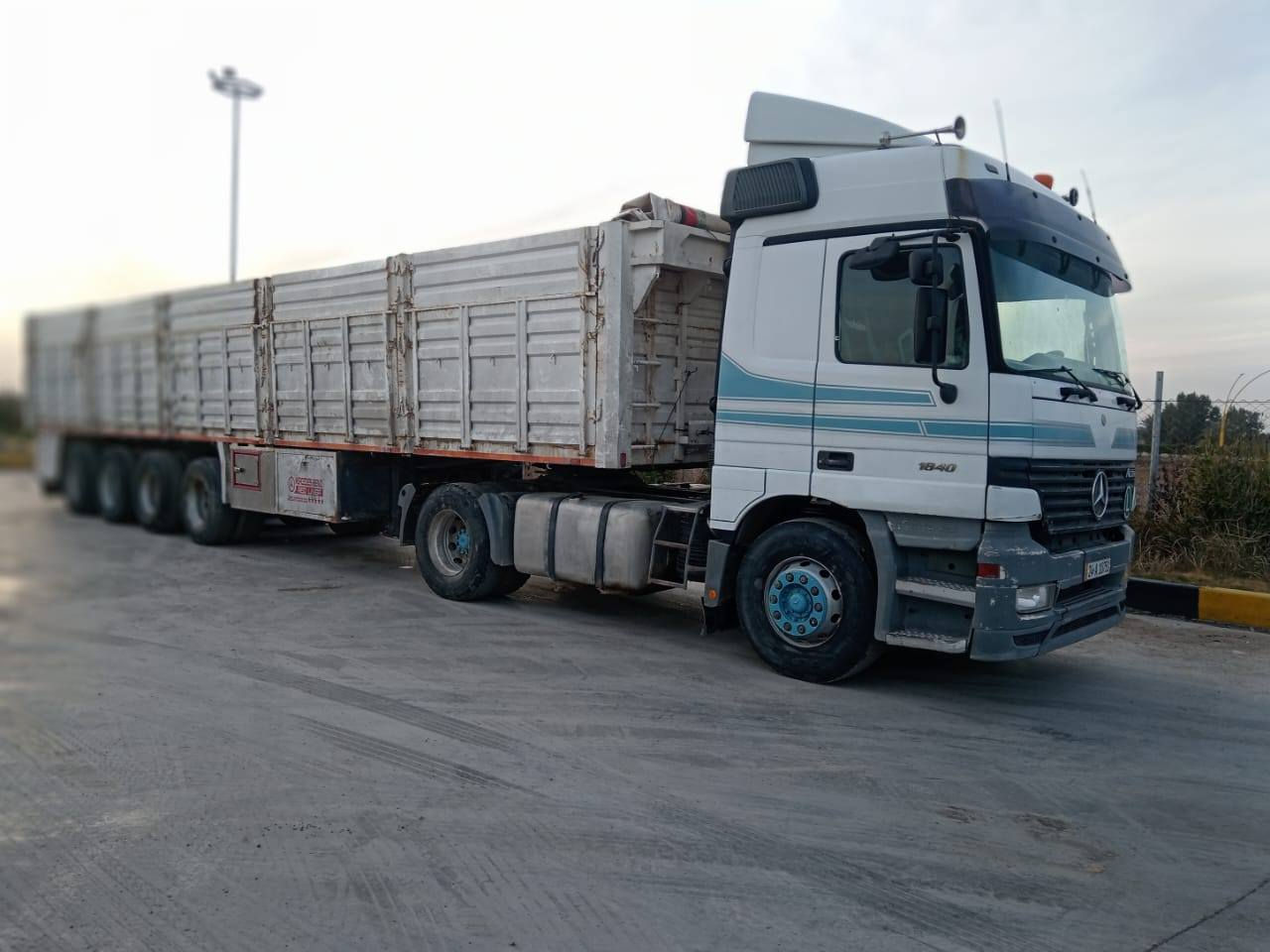 سلام عليكم اخوان
عربانه للبيع اجناب متحركه اربع محاور +طخم تاير+
سنويه دهوك حل وربط + جادر شتوي +صيفي+ طولها  12ونص للستفسار الاتصال +***********+***********
